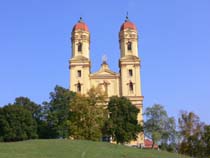 Die Wallfahrtskirche oberhalb Ellwangens ist weit über das Land sichtbar.