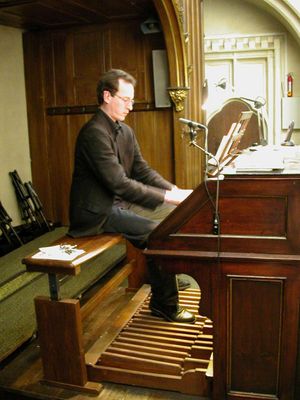 Daniel Schmidt an der Mauracher-Orgel